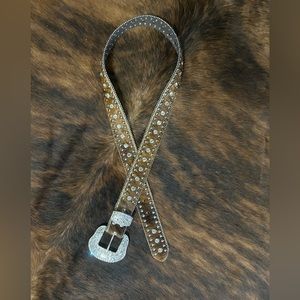 Women’s Medium Cowhide bling western belt.